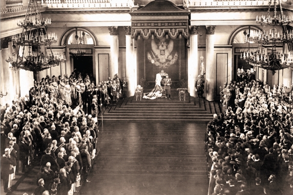 Император Николай II произносит речь в день открытия Думы 1-го созыва в Георгиевском зале Зимнего дворца 27.04.1906 г. CПб