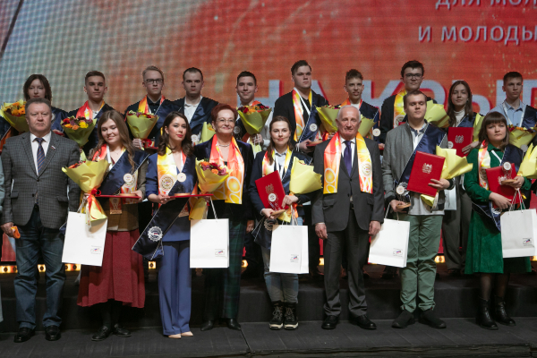 Церемония награждения победителей 20-го конкурса Законодательной Думы Томской области для молодых ученых и молодых дарований