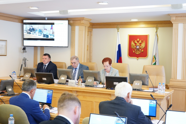 Изображение к новости 'Дума назначила судей и отметила вклад томичей'. 