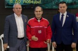 Изображение к новости 'Областные депутаты вручили заслуженную награду спортивному врачу'. 