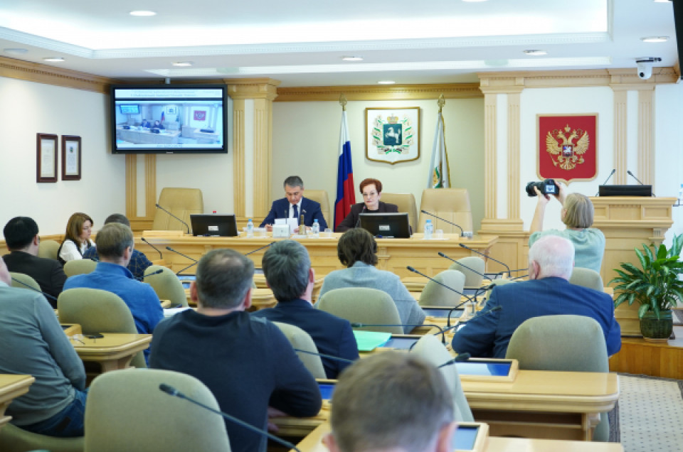 Сессия депутатов местного самоуправления. Заседание совета депутатов. депутат молодежного парламента. депутаты томска. парламент страны.