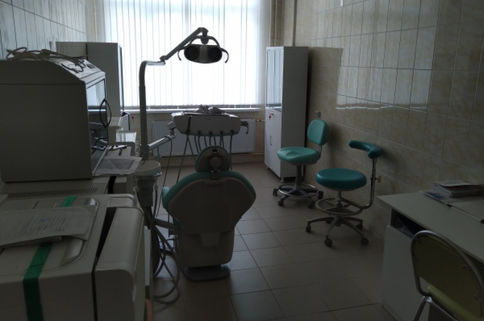 208 каб. Школьный стоматологический кабинет. Стоматолог в школе. Школьный стомат кабинет. Зубной кабинет в школе.
